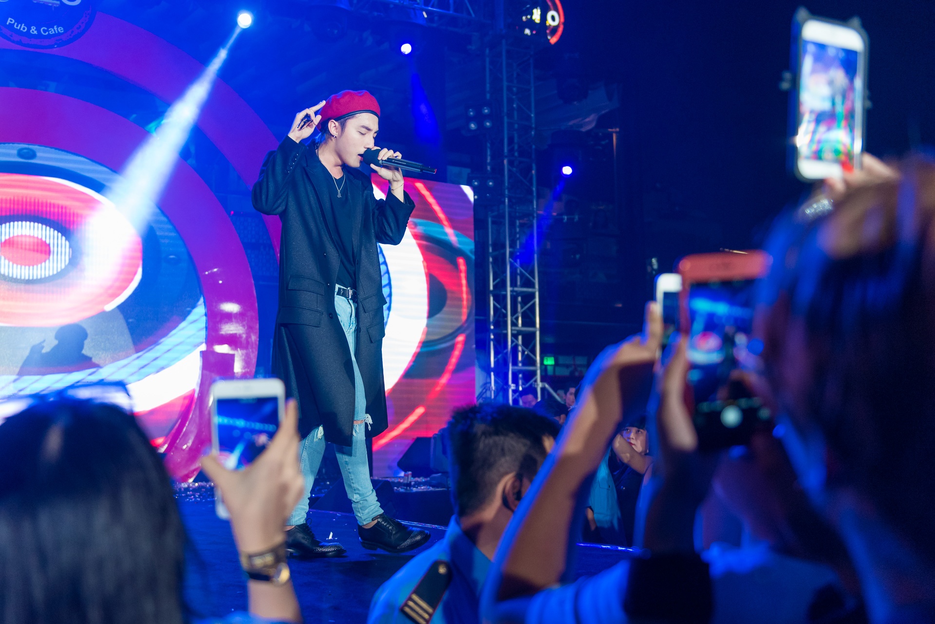 Sơn Tùng diễn ở sự kiện ảnh 9 Son Tung dien o su kien anh 9