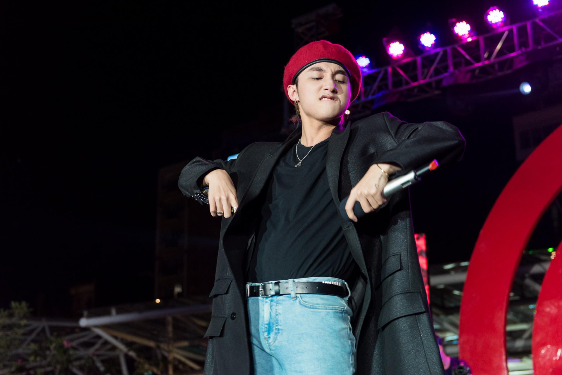 Sơn Tùng diễn ở sự kiện ảnh 6 Son Tung dien o su kien anh 6