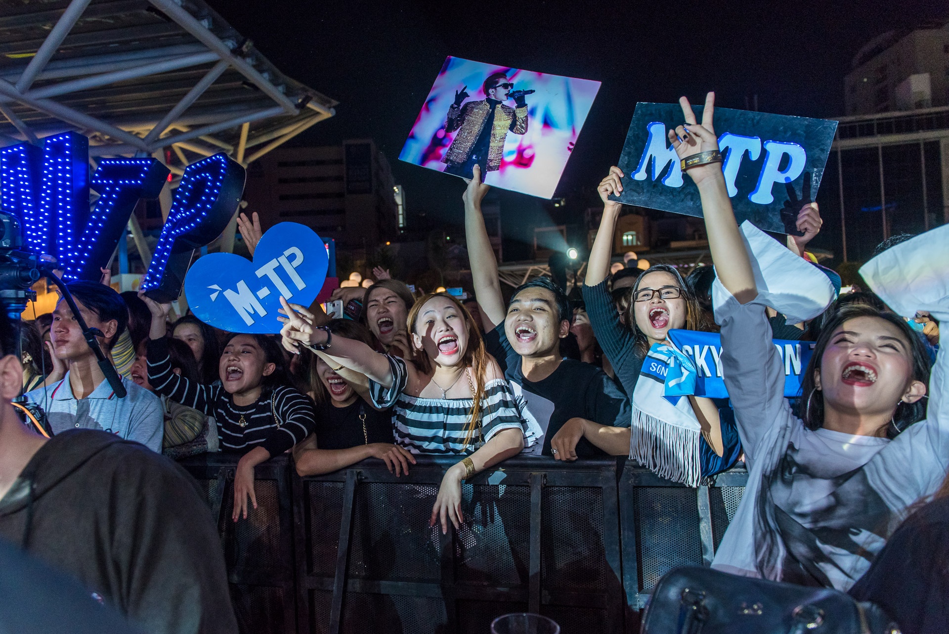 Sơn Tùng diễn ở sự kiện ảnh 7 Son Tung dien o su kien anh 7