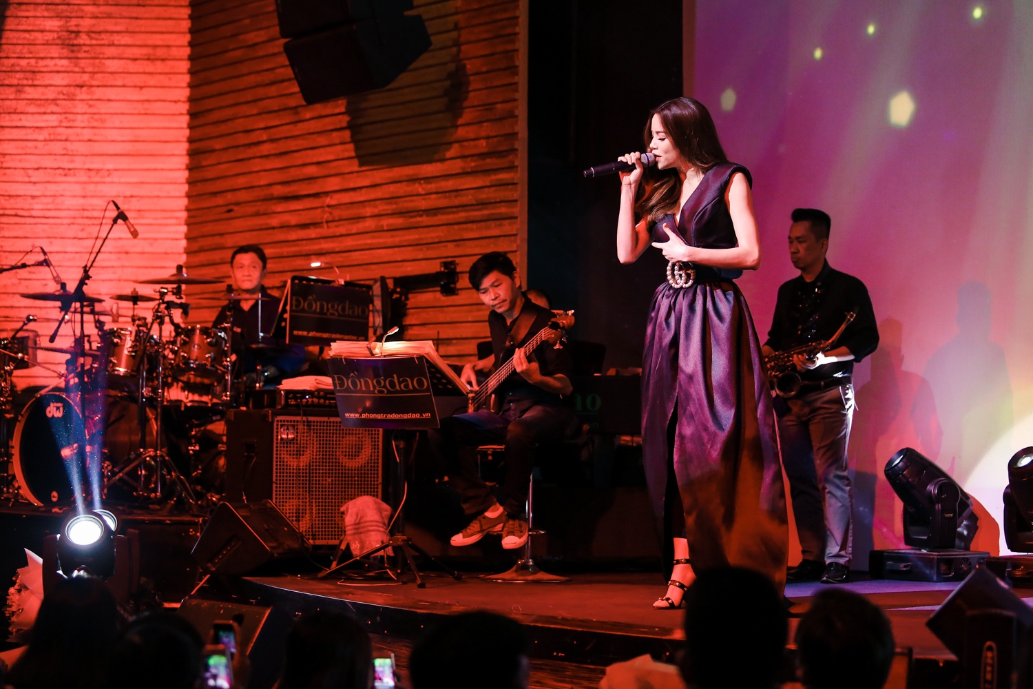 Ho Ngoc Ha dien o phong tra anh 1