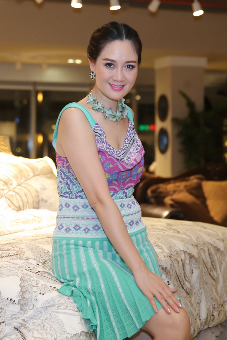 Ngoc Trinh di su kien anh 8