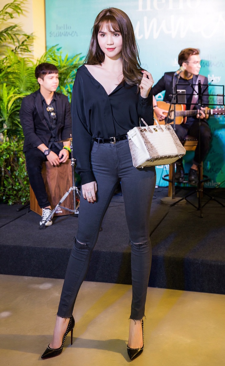 Ngoc Trinh di su kien anh 1