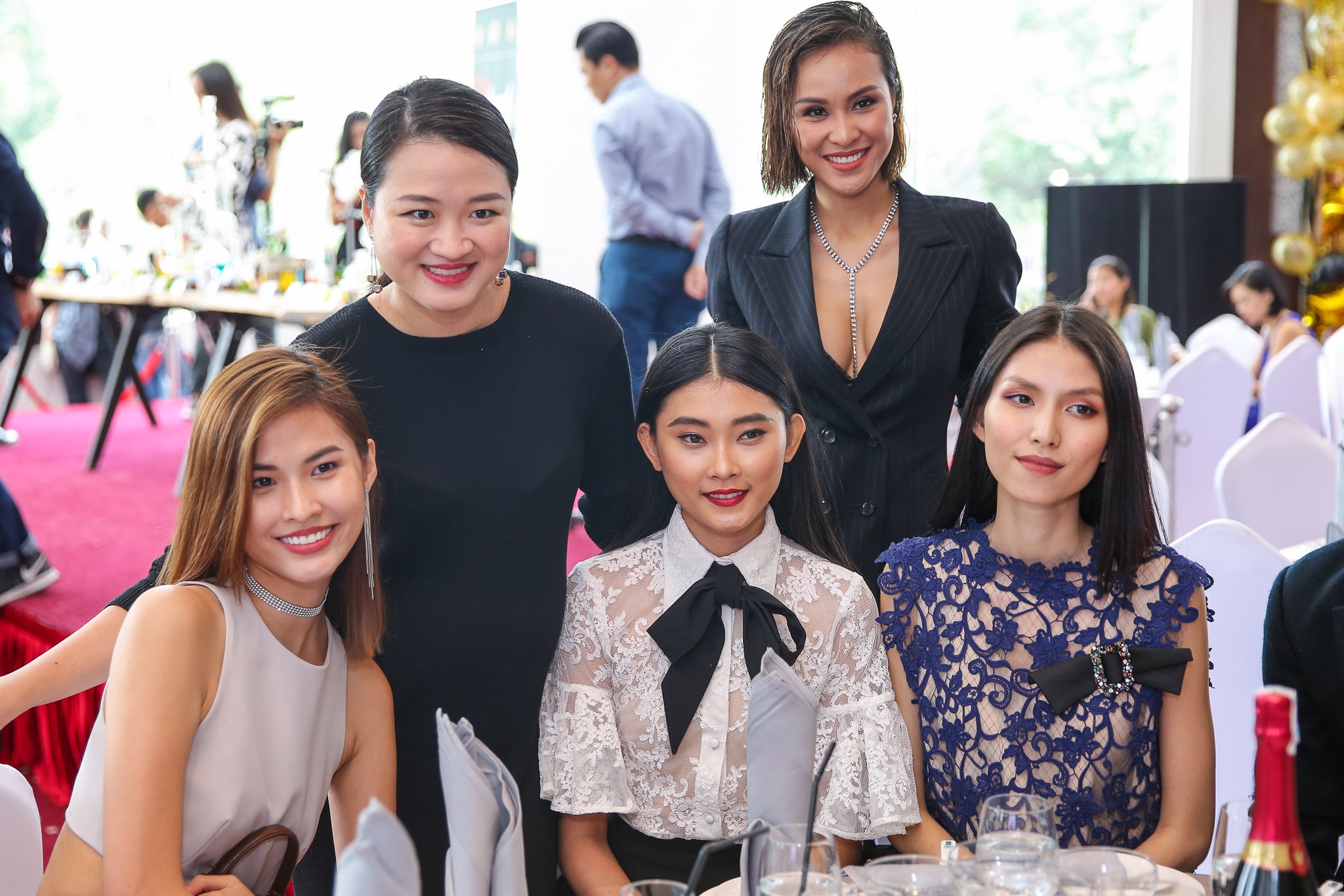 Hoàng Yến mặc hở bạo tại họp báo ảnh 7 Hoang Yen mac ho bao tai hop bao anh 7