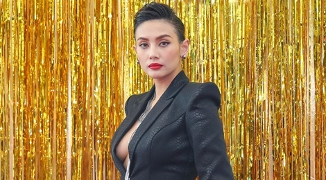 Sieu mau Hoang Yen dien mot khong noi y di su kien hinh anh