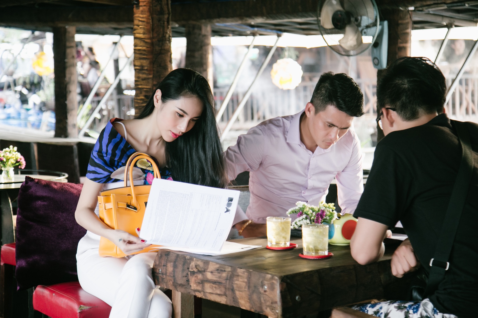 Cong Vinh - Thuy Tien quay hinh cho kenh ESPN anh 3