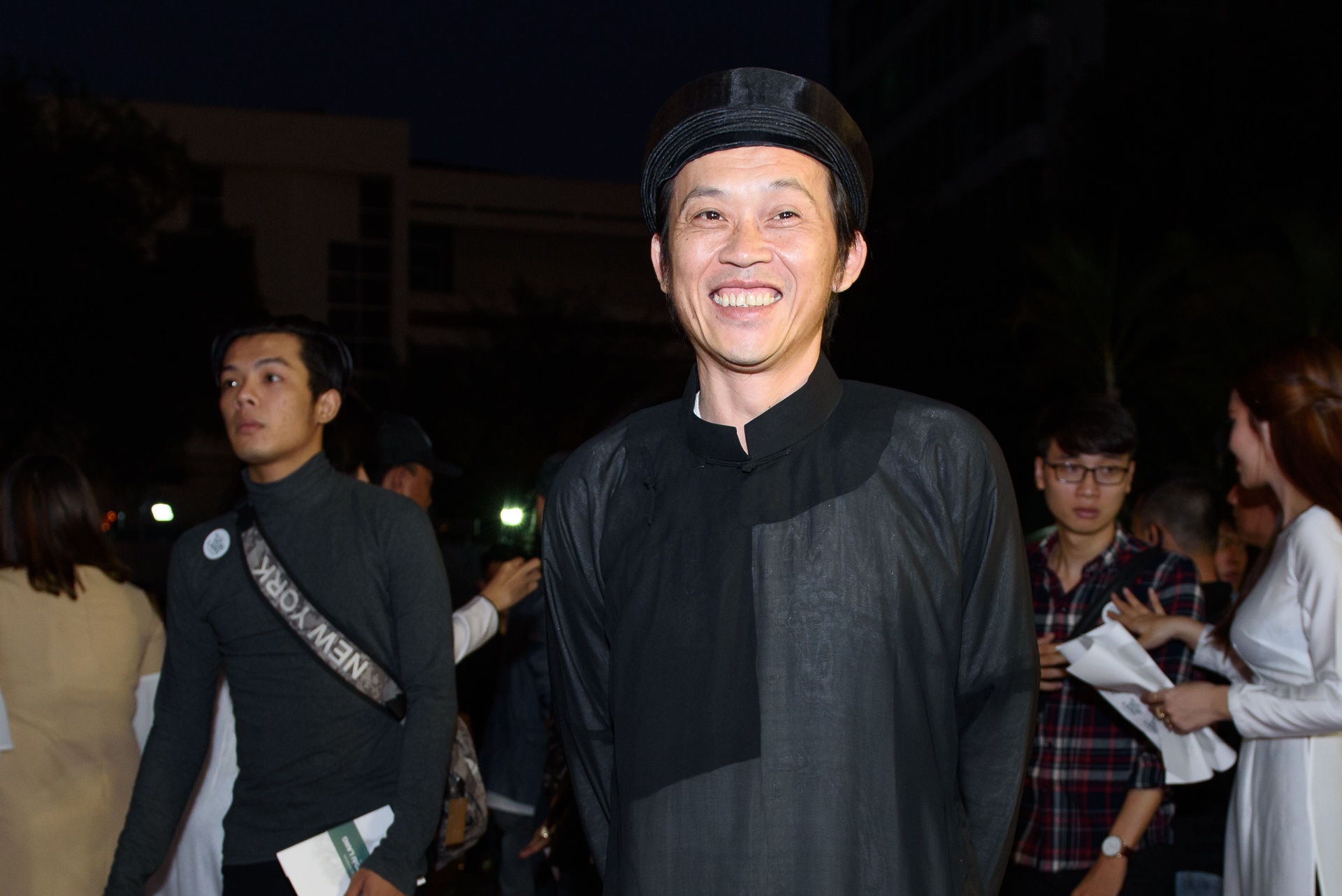Hoai Linh tam su tren tham do 'Da co hoai lang' hinh anh