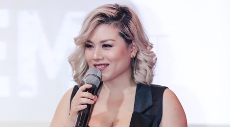 Van Quynh bo y dinh dung 'vong 1 khung' de gay chu y tai showbiz hinh anh