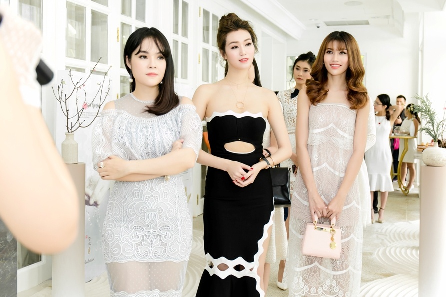 My nhan showbiz Viet tham du su kien anh 1