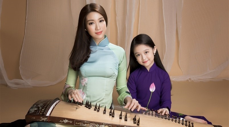 Hoa hau My Linh va 'tieu my nhan' Bao Ngoc quang ba don ca tai tu hinh anh