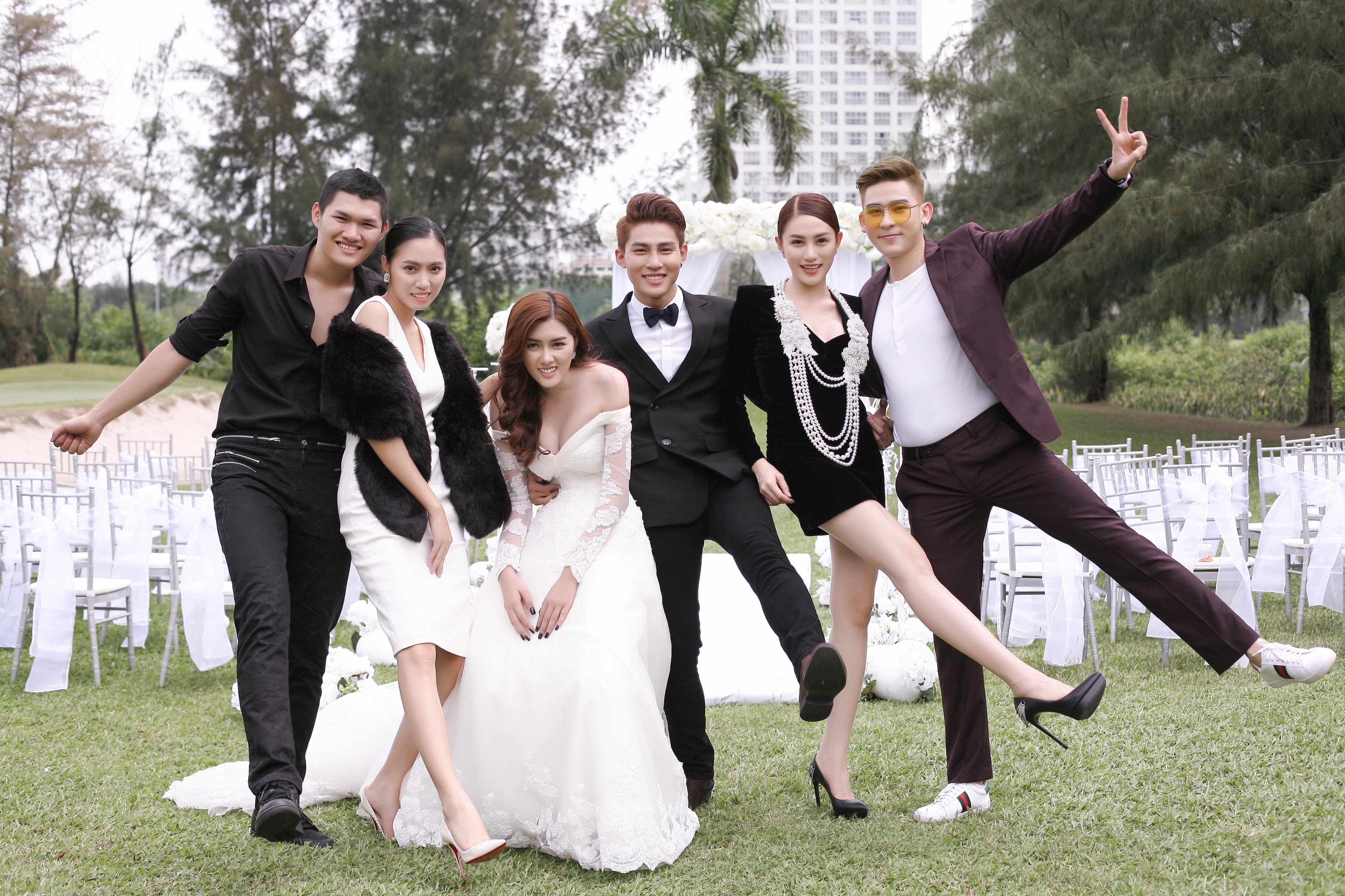 Chân dài Huỳnh Tiên đi hát ảnh 2 Chan dai Huynh Tien di hat anh 2