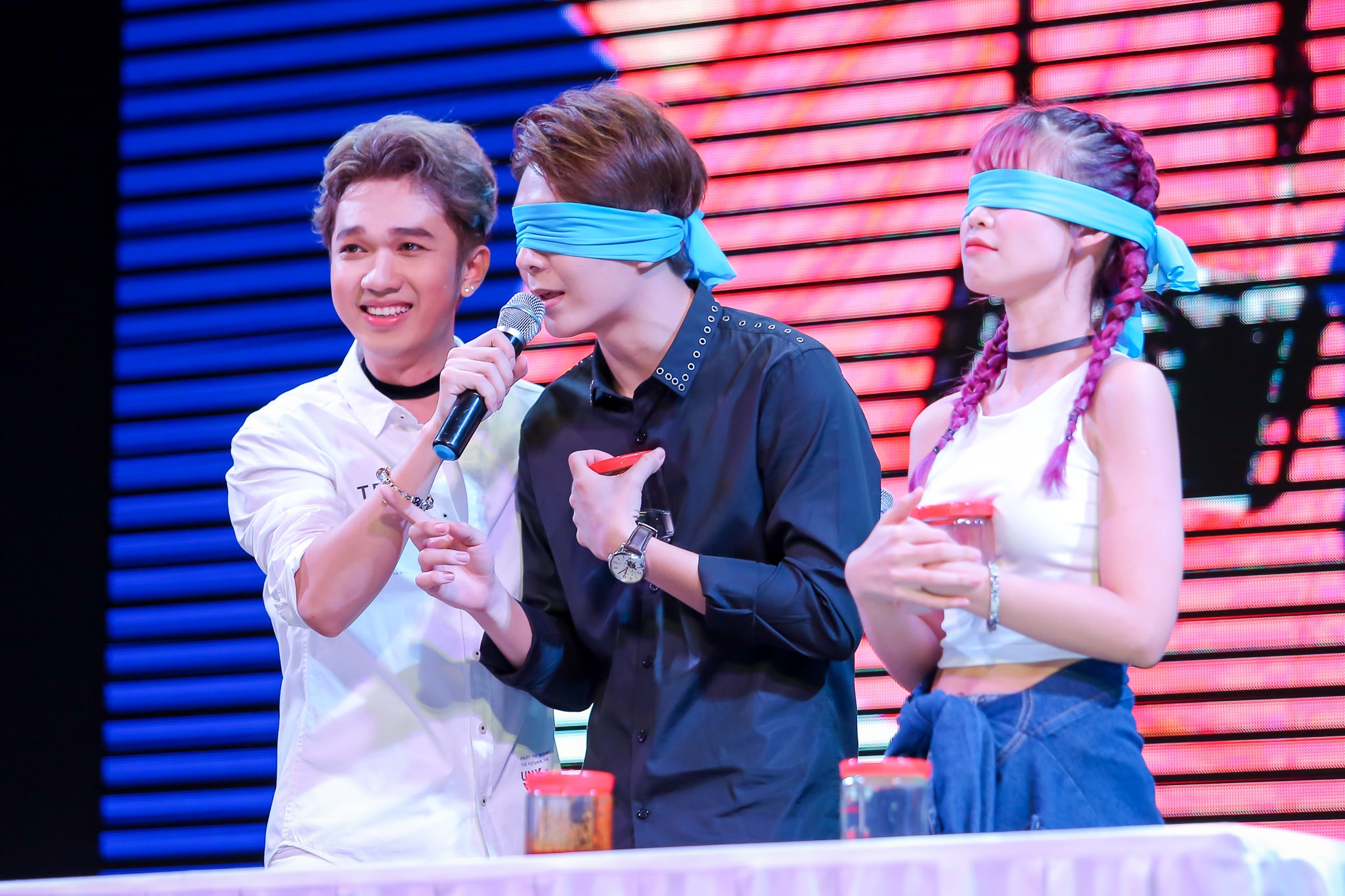 Khoi My khoc trong buoi offfan anh 9