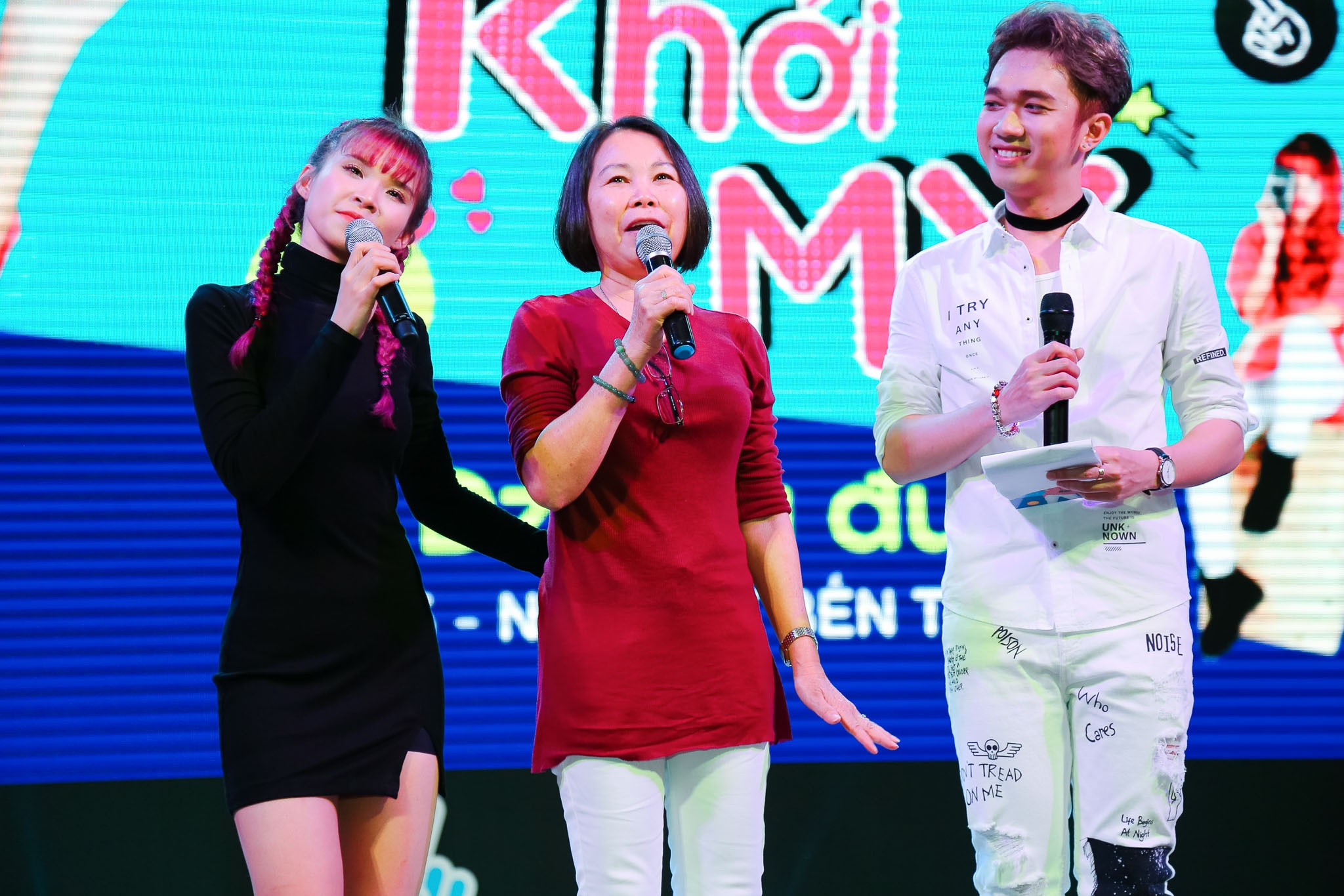 Khoi My khoc trong buoi offfan anh 1