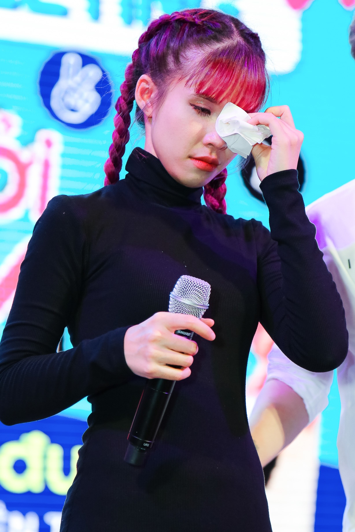 Khoi My khoc trong buoi offfan anh 4