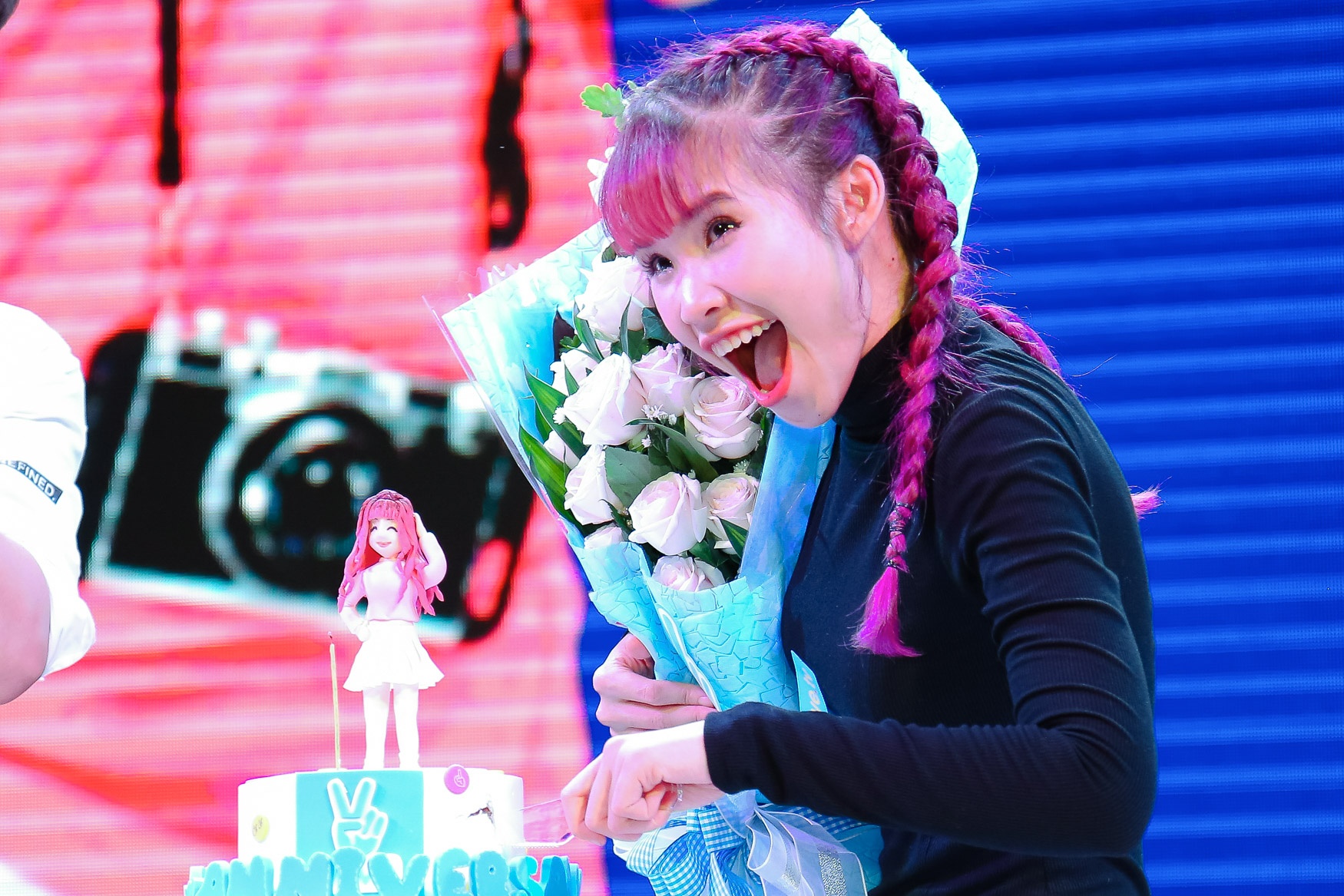 Khoi My khoc trong buoi offfan anh 5