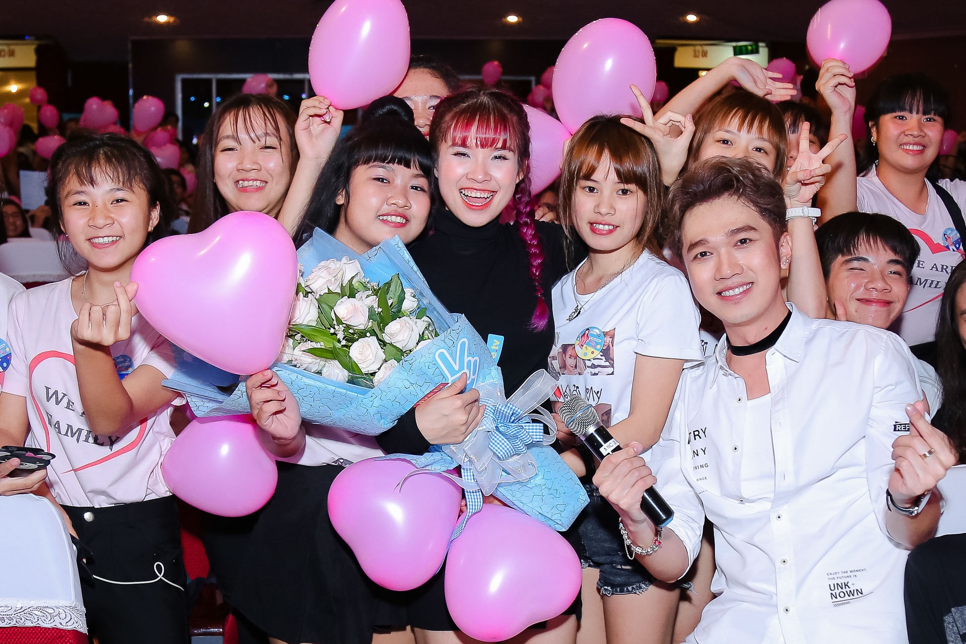 Khoi My khoc trong buoi offfan anh 6