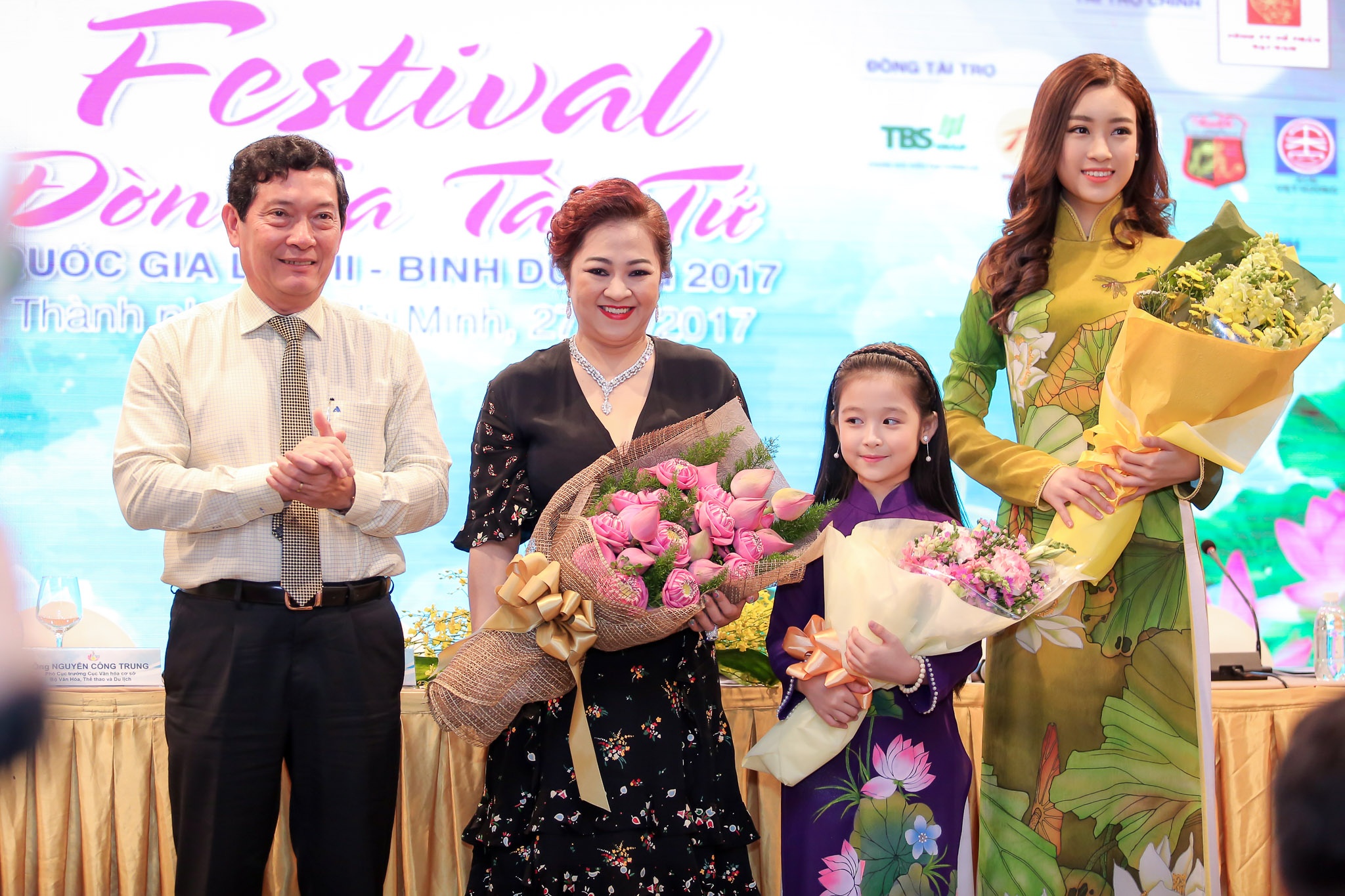 Hoa hau My Linh quang ba Lien hoan don ca tai tu anh 7