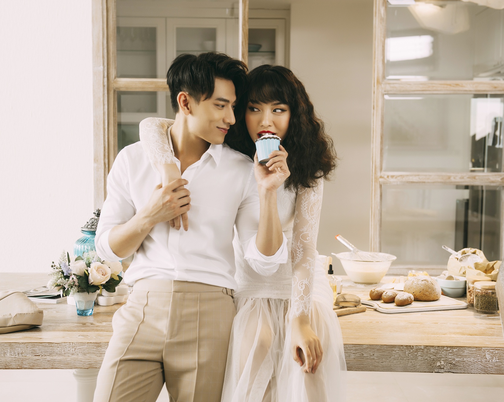 MV moi cua Isaac anh 2