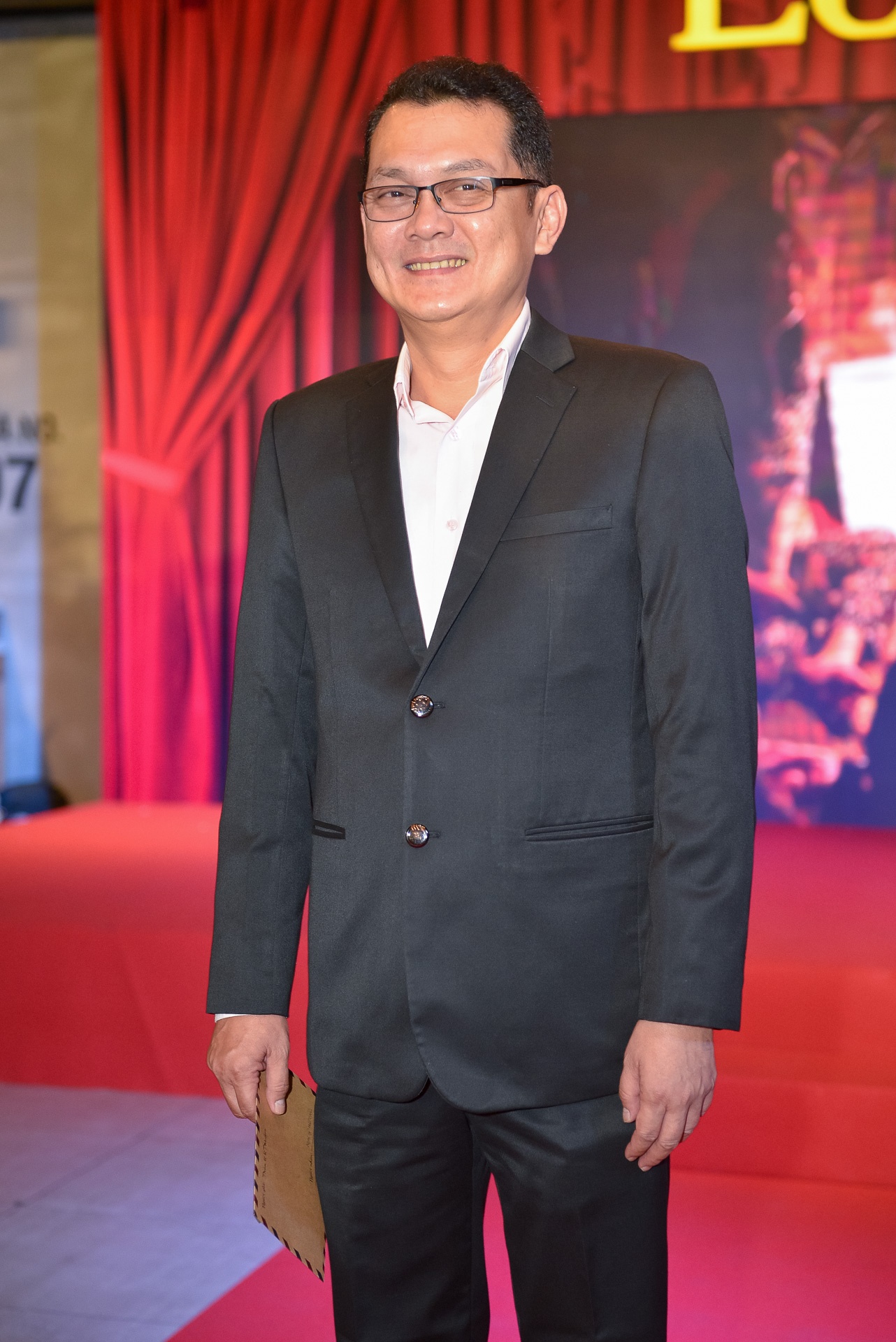 Dan sao o su kien ra mat Lo to anh 2