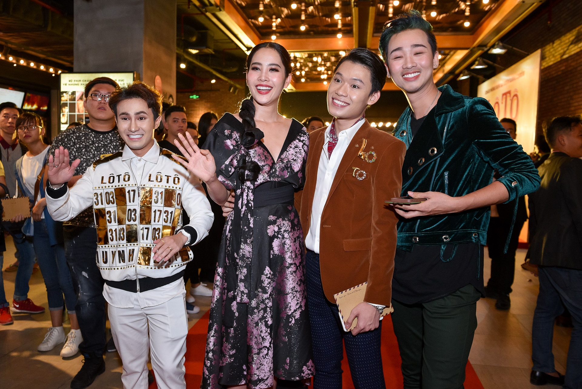 Dan sao o su kien ra mat Lo to anh 5