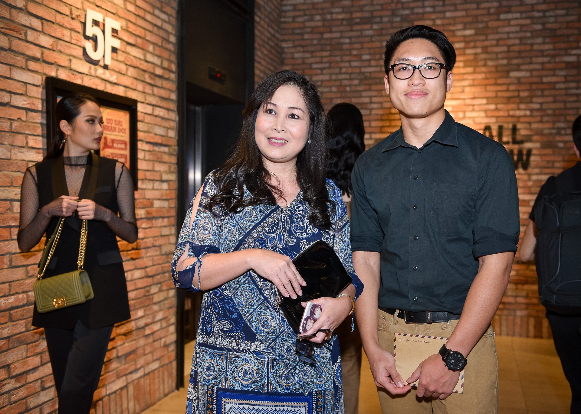 Dan sao o su kien ra mat Lo to anh 9