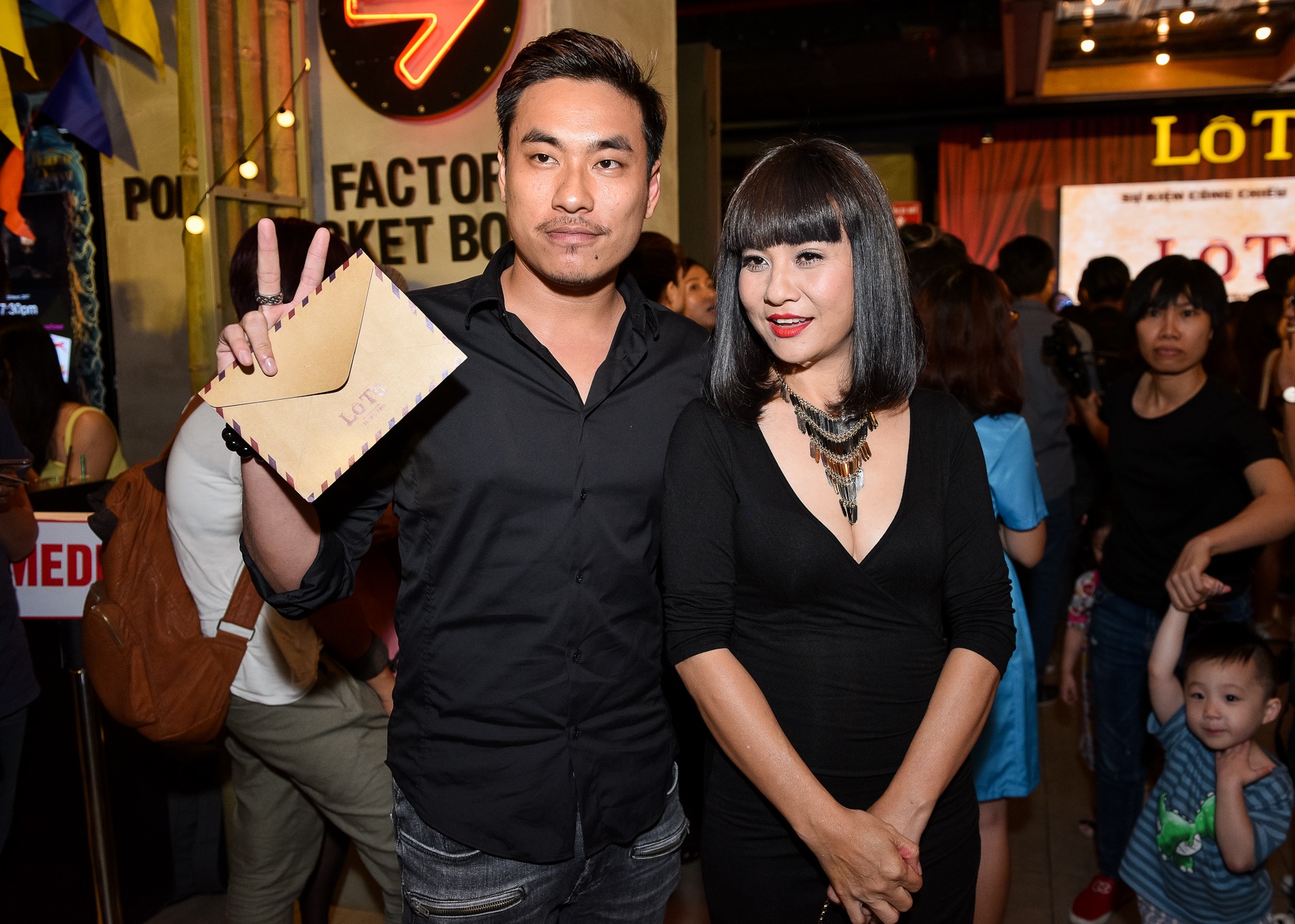 Dan sao o su kien ra mat Lo to anh 11