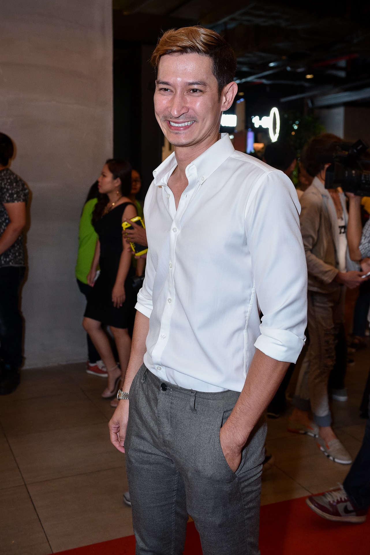 Dan sao o su kien ra mat Lo to anh 12