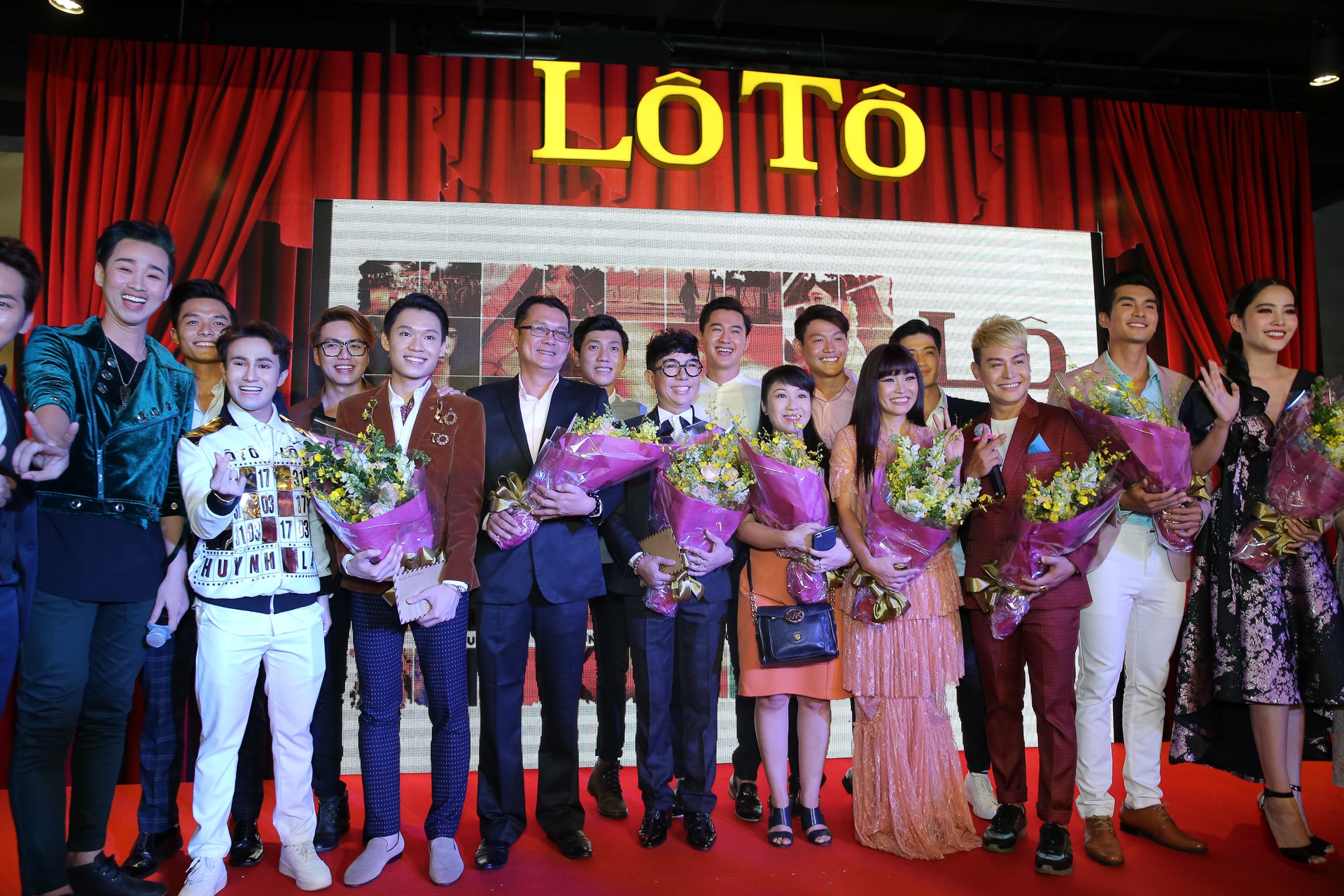 Dan sao o su kien ra mat Lo to anh 19