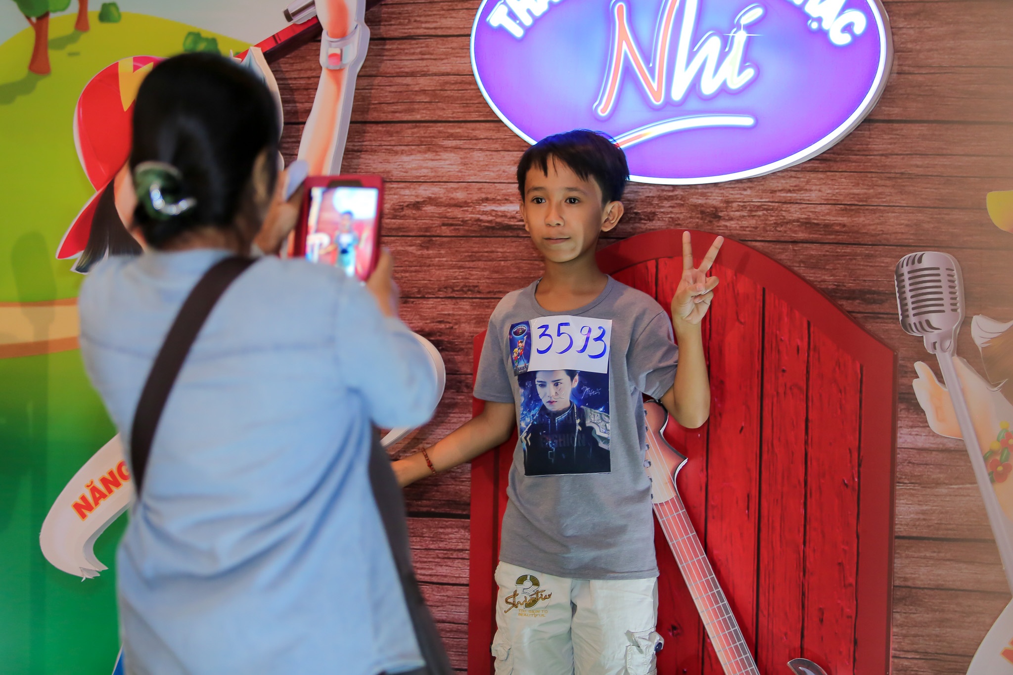 cậu bé bán kẹo kéo Vietnam Idol Kids 2017 ảnh 2 cau be ban keo keo Vietnam Idol Kids 2017 anh 2