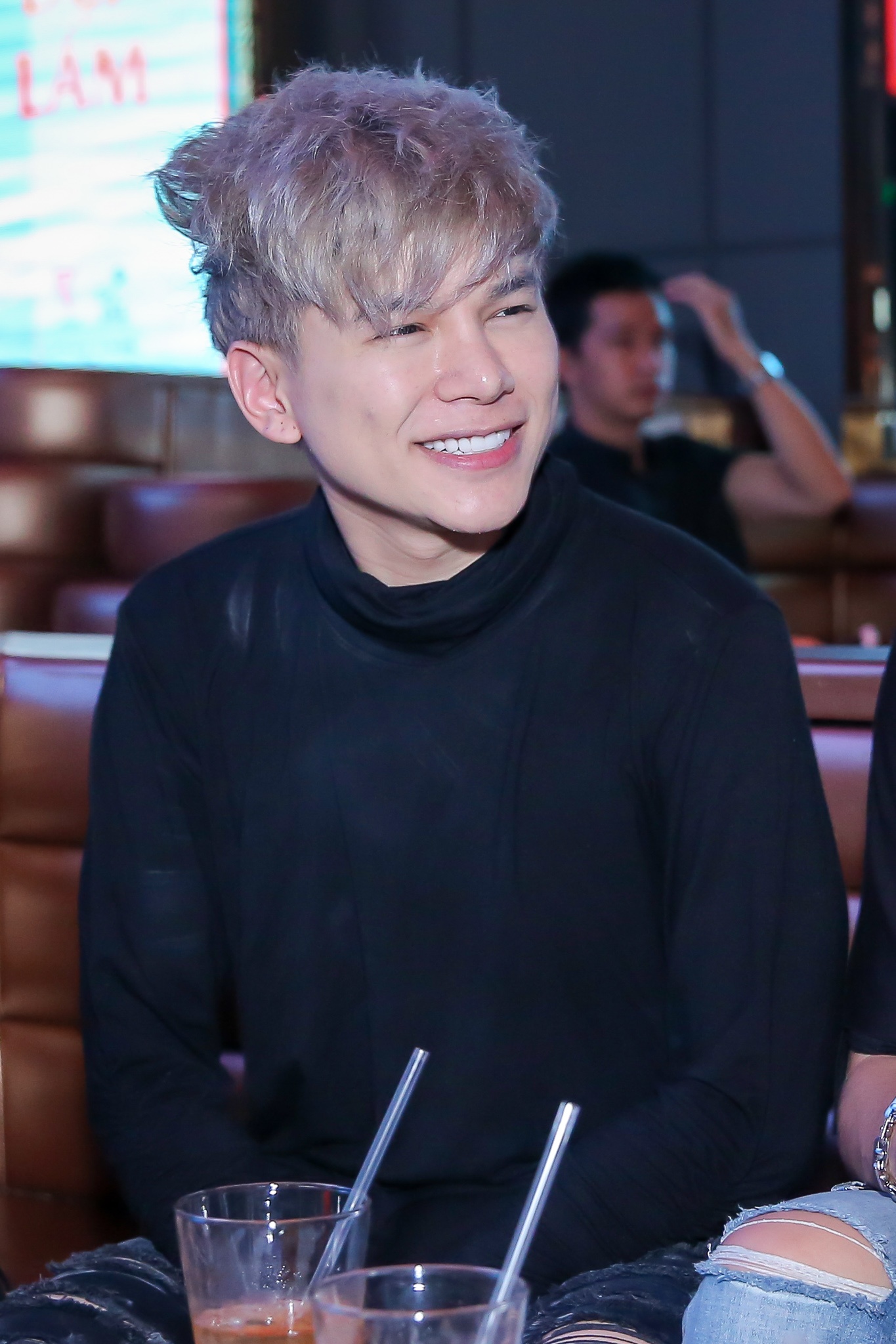 Dan sao Viet tham du su kien anh 2