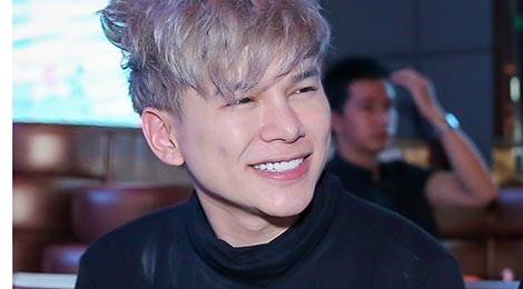 Hoang Ton tu tin voi dien mao moi sau phau thuat tham my hinh anh