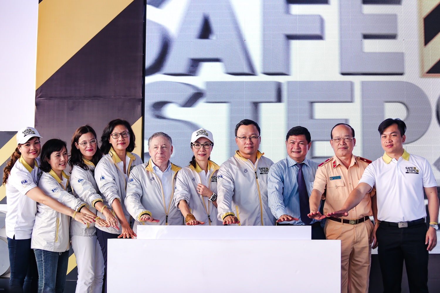 Duong Tu Quynh nhay flashmob cung sao Viet anh 4