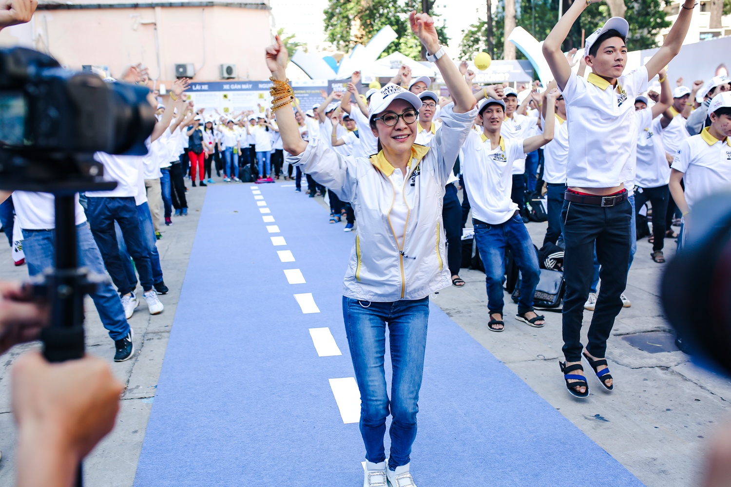 Duong Tu Quynh nhay flashmob cung sao Viet anh 6