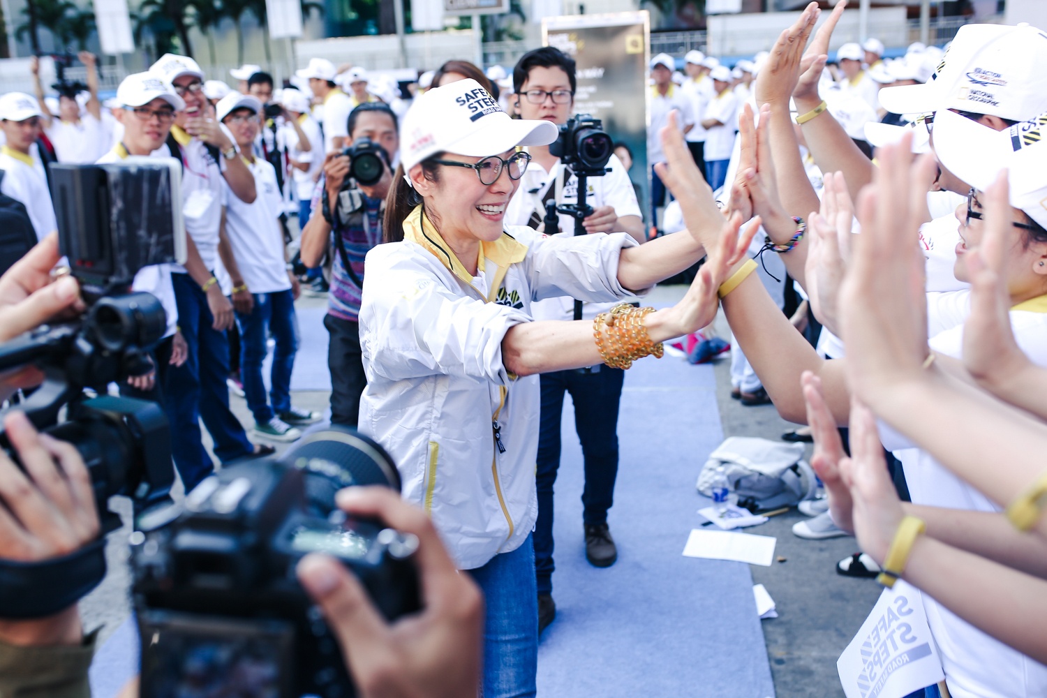 Duong Tu Quynh nhay flashmob cung sao Viet anh 9