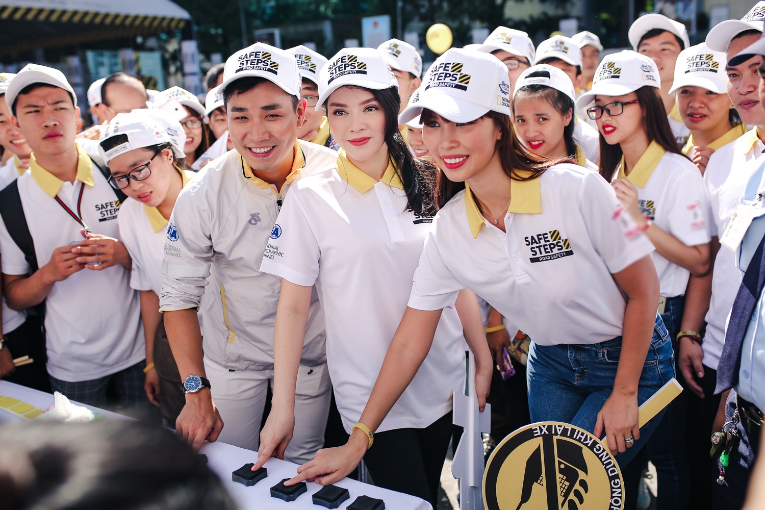 Duong Tu Quynh nhay flashmob cung sao Viet anh 12