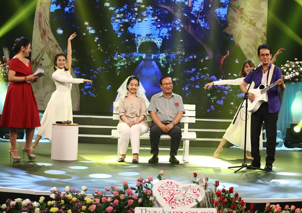 Vo kem 44 tuoi cua nhac si Duc Huy anh 9