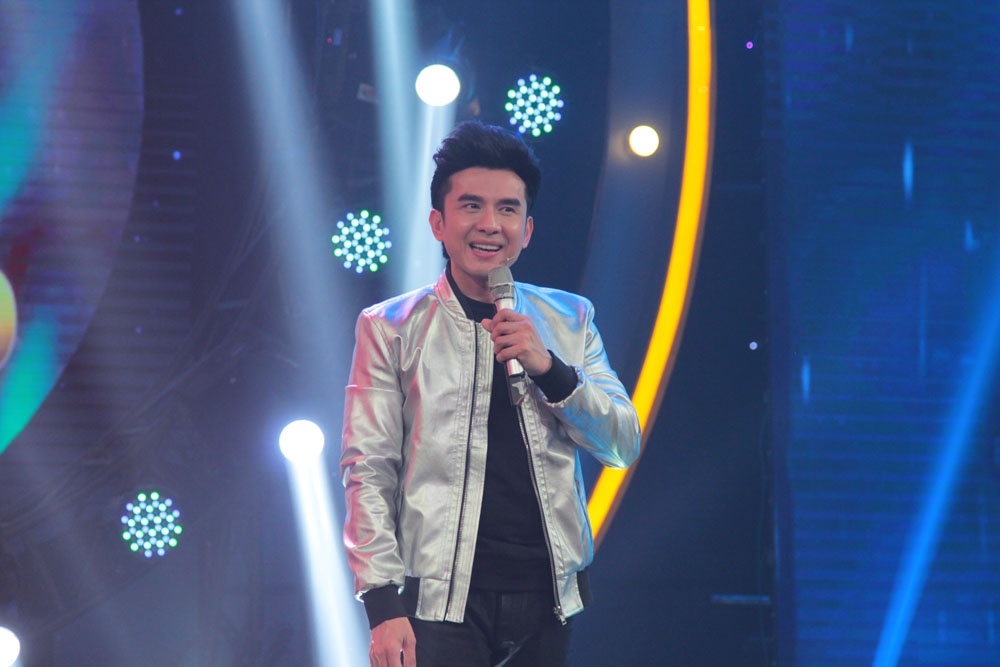 My Tam thich thu nghe Dan Truong hat 'Tinh khuc vang' hinh anh