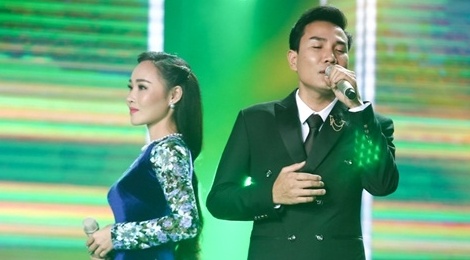 Ngoc Son, Dam Vinh Hung bat dong quan diem vi hot girl bolero hinh anh