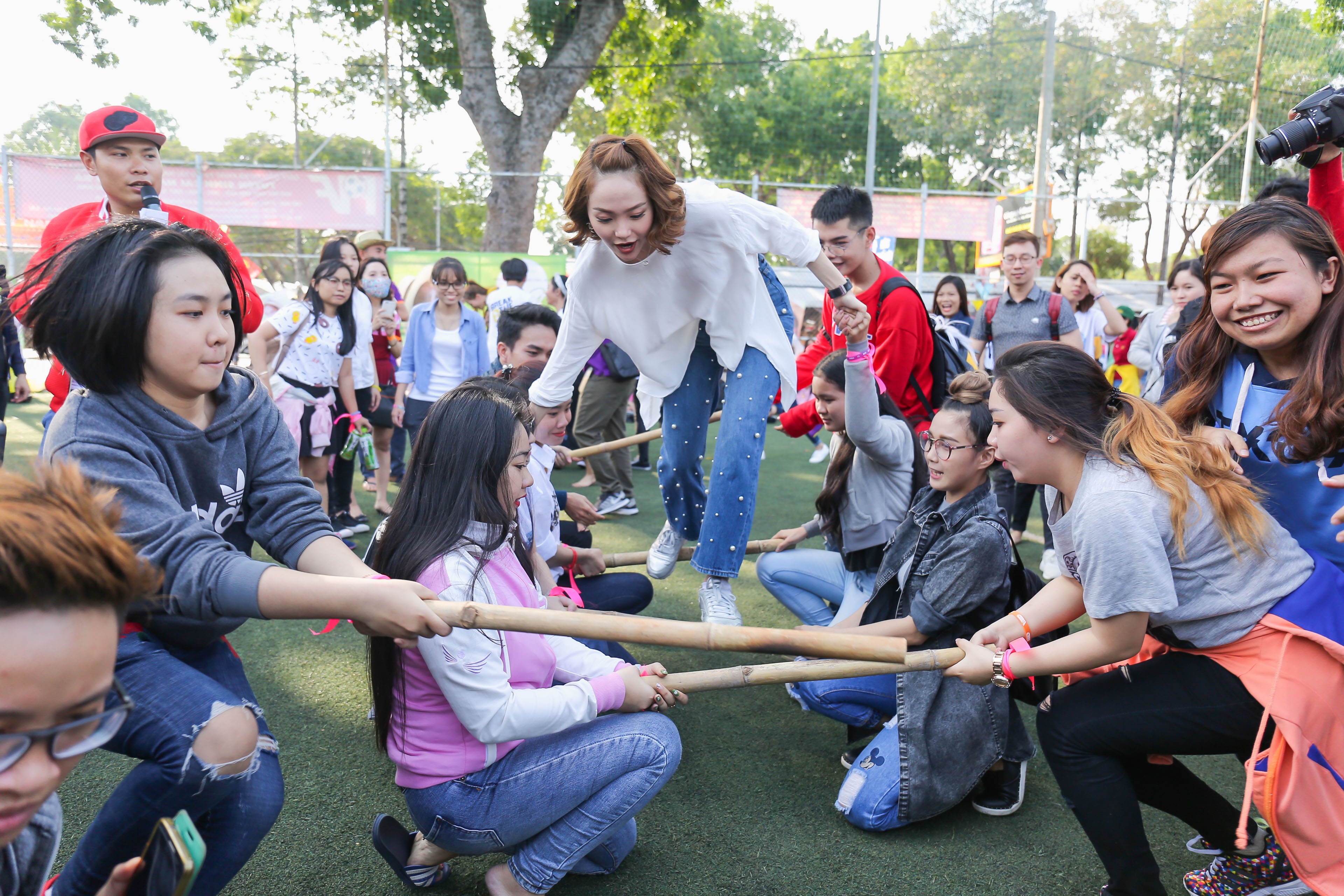 Minh Hang bi chen ep roi The Face anh 3