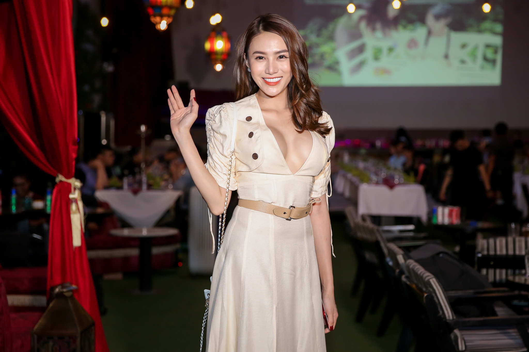 Hoa hau Huynh Tien lan san ca hat anh 4