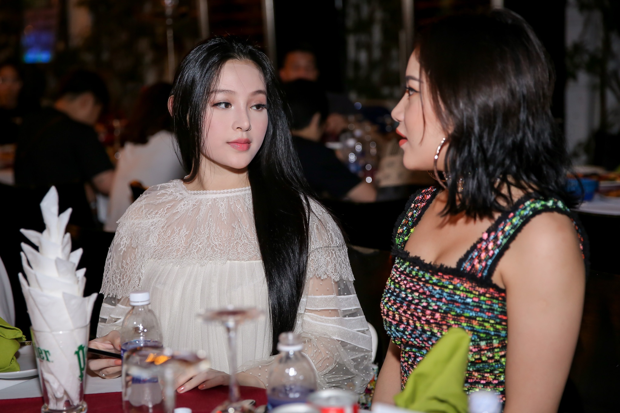 Hoa hau Huynh Tien lan san ca hat anh 1