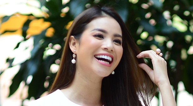 Pham Huong truyen cam hung cho thi sinh thi show moi hinh anh