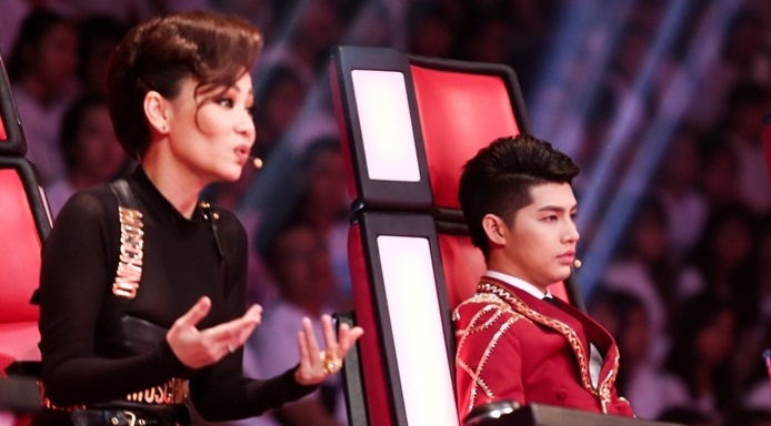 Noo Phuoc Thinh cang thang che hoc tro Thu Minh hat khong hay hinh anh