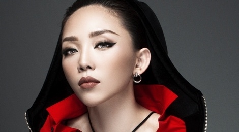 Toc Tien an mac tao bao trong bo anh voi hoc tro The Voice hinh anh