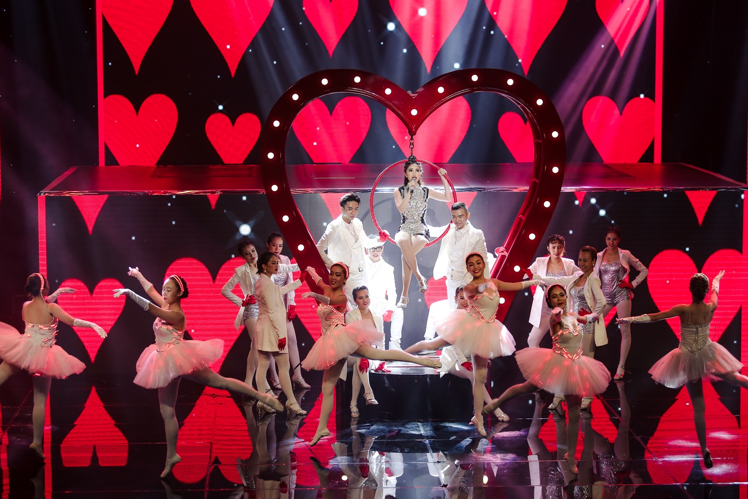 Bao Thy dang quang The Remix 2017 anh 3