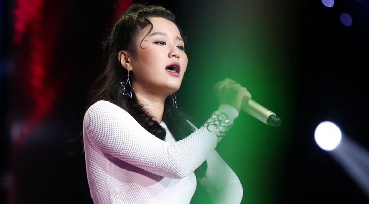 Hot girl 16 tuoi nguoi Han tiep tuc gay bung no san khau The Voice hinh anh