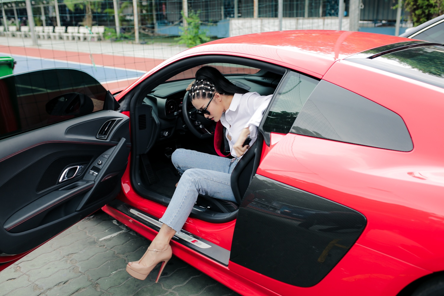 Đông Nhi lái xế hộp 13 tỷ đồng ảnh 3 Dong Nhi lai xe hop 13 ty dong anh 3