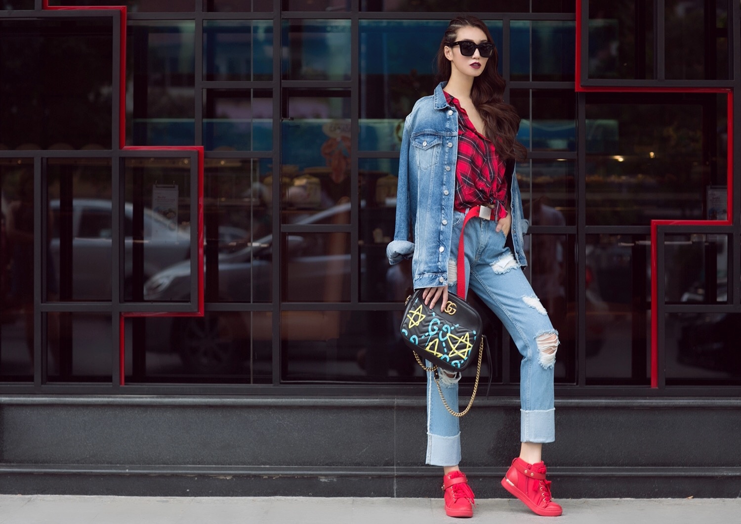 Khanh My phoi hang hieu voi do binh dan anh 2