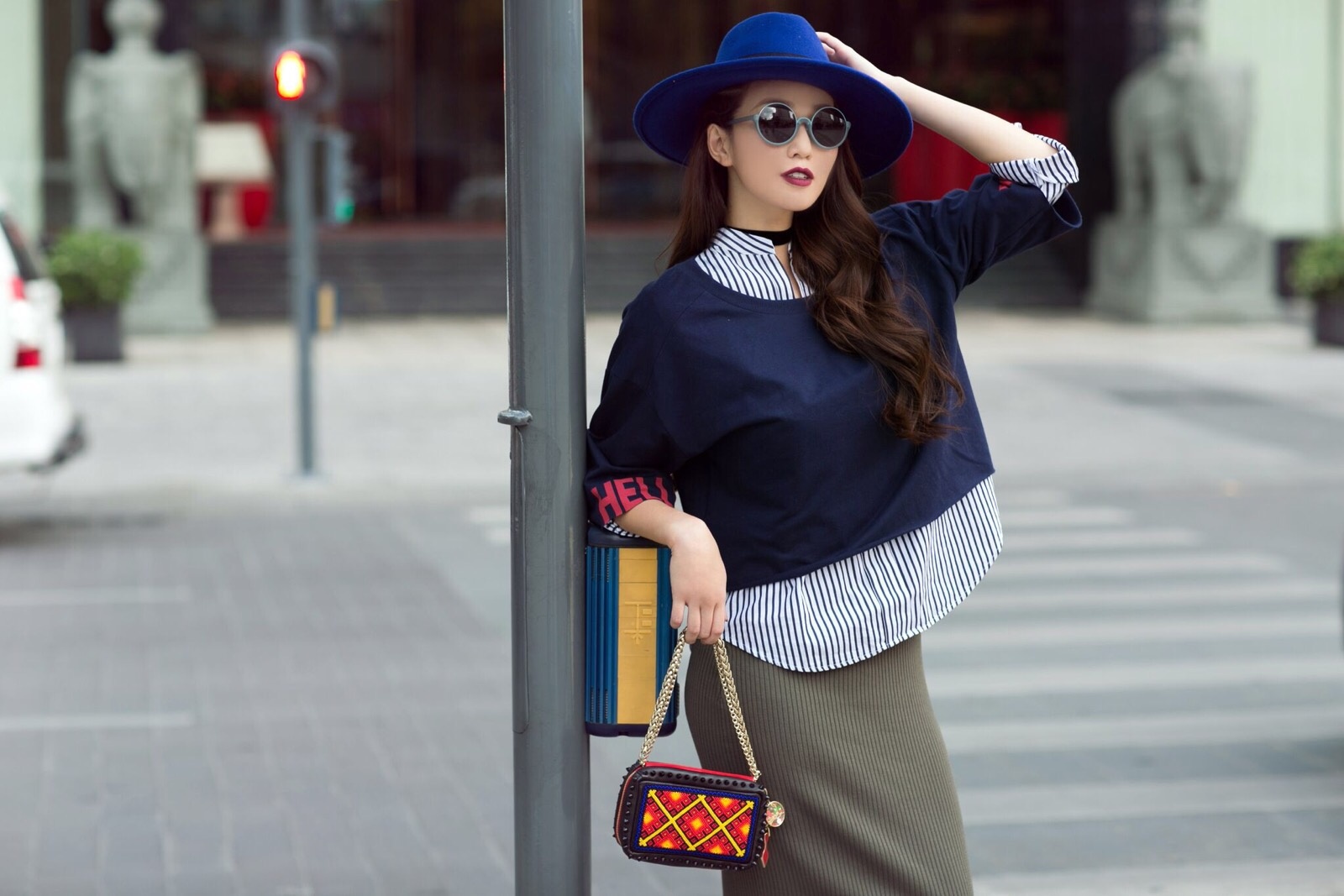 Khanh My phoi hang hieu voi do binh dan anh 3