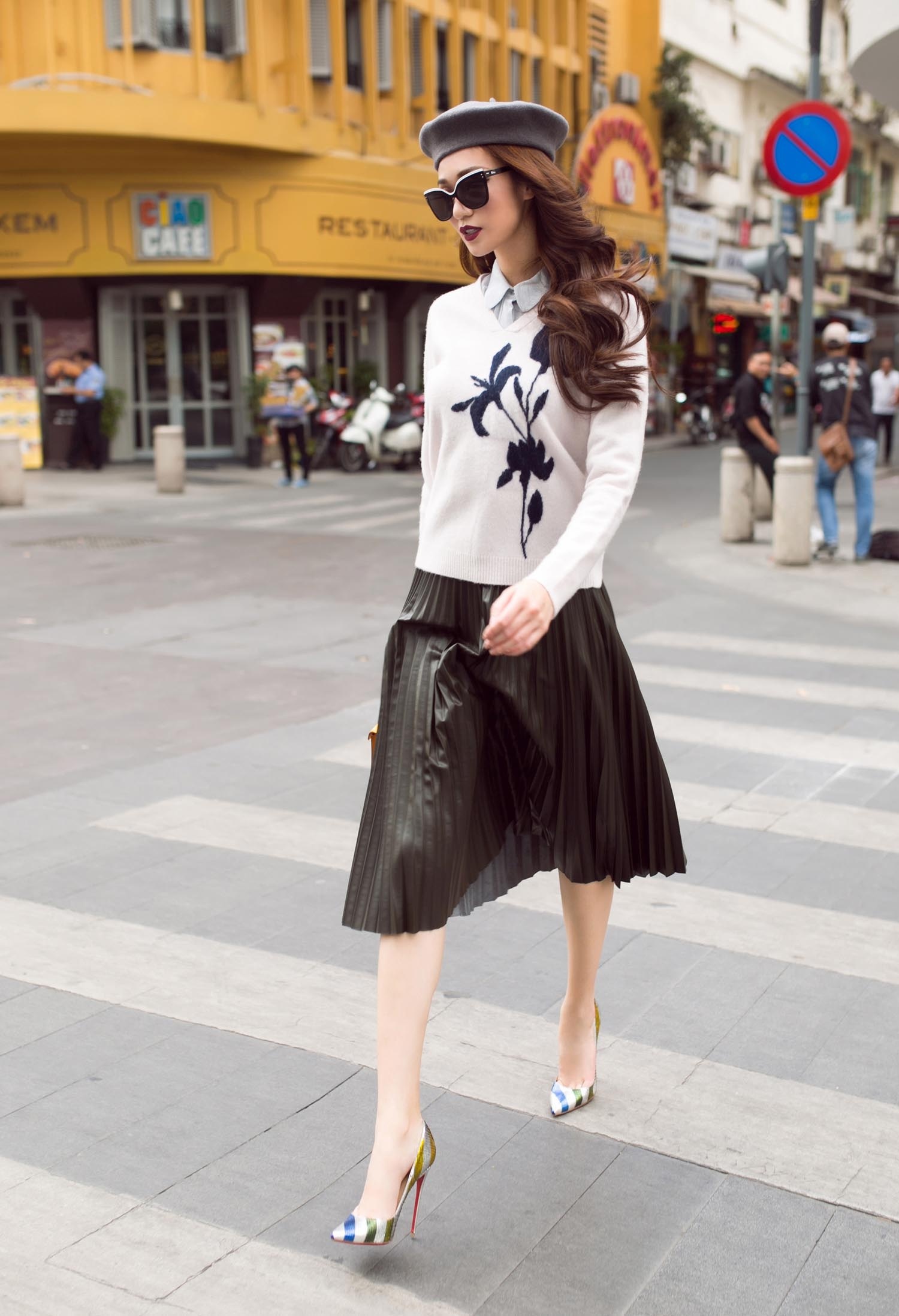 Khanh My phoi hang hieu voi do binh dan anh 8