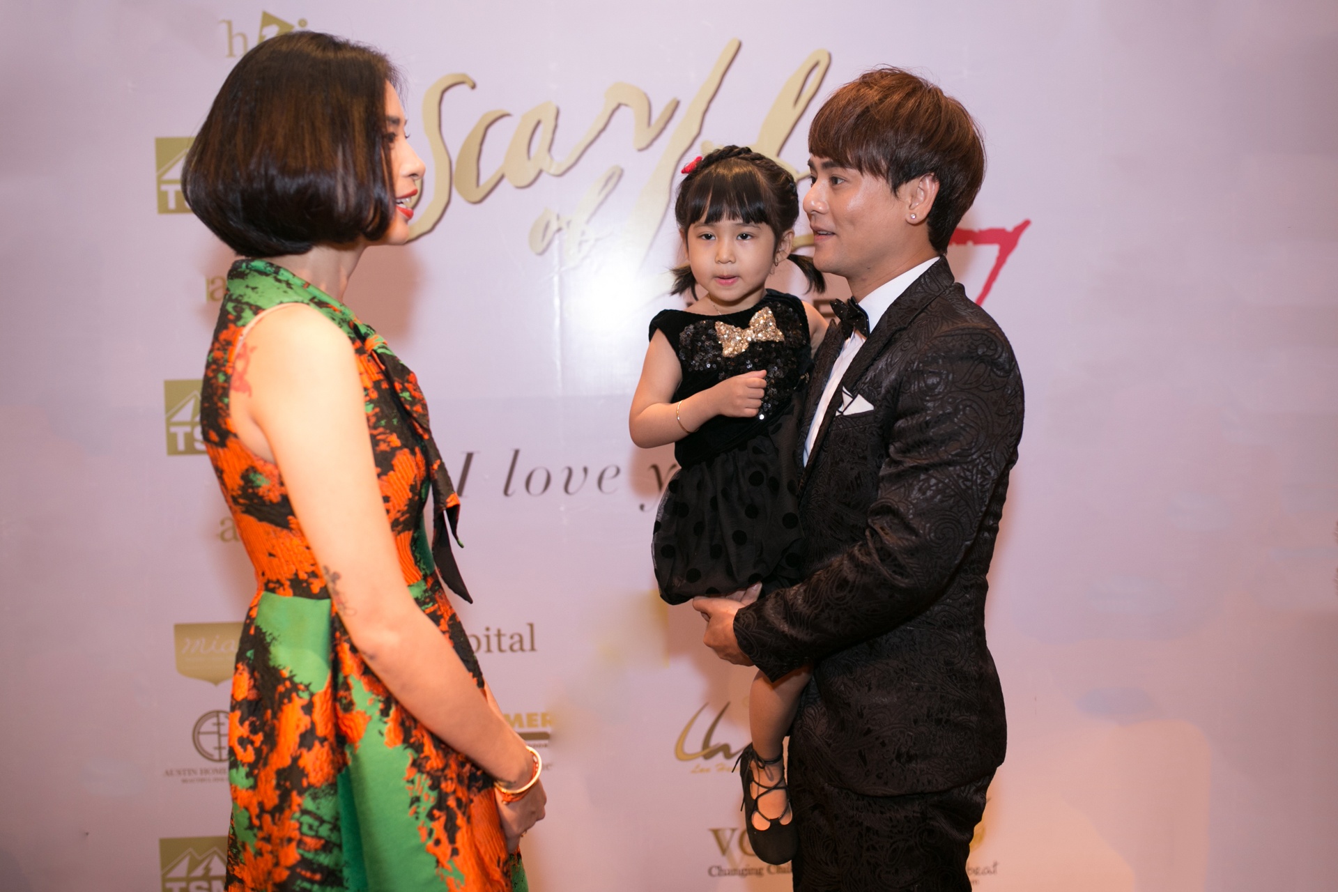 Ung Dai Ve va con gai anh 1